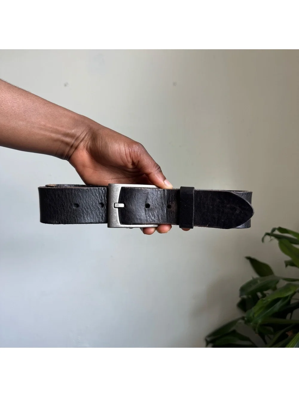 Vintage unisex Levi's Genuine Leather Belt with Antique Silver Buckle 40/100